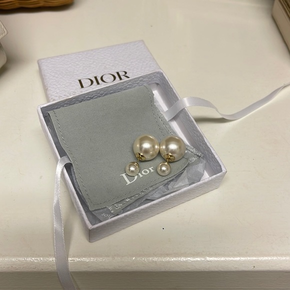Dior Tribales Earrings Gold-Finish Metal and White Resin Pearls - Picture 2 of 4